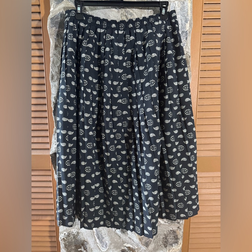 Cute vintage style skirt with paisley pattern
